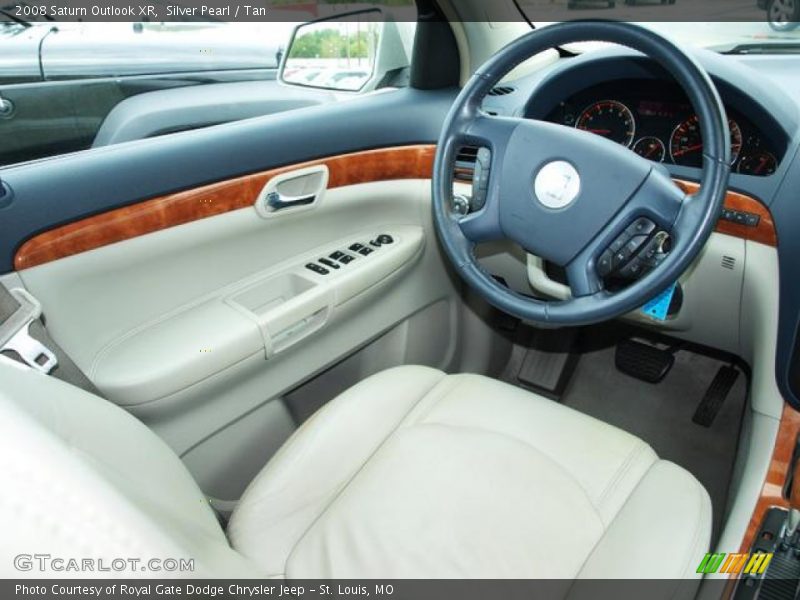 Silver Pearl / Tan 2008 Saturn Outlook XR