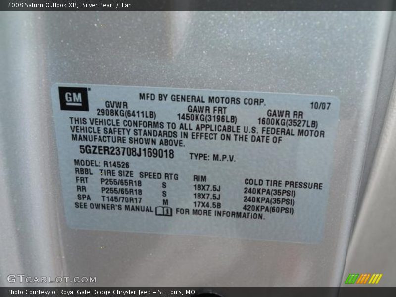 Silver Pearl / Tan 2008 Saturn Outlook XR