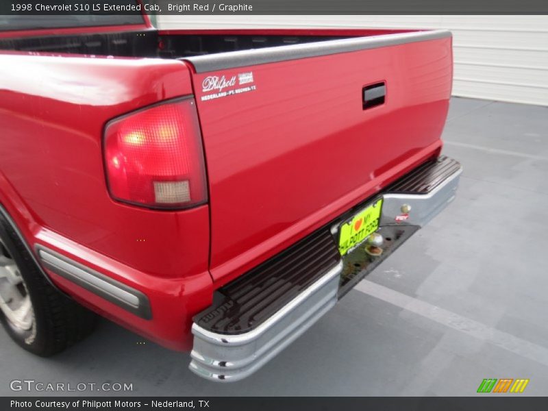 Bright Red / Graphite 1998 Chevrolet S10 LS Extended Cab