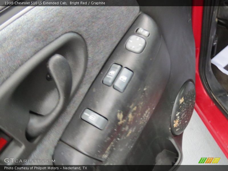 Bright Red / Graphite 1998 Chevrolet S10 LS Extended Cab
