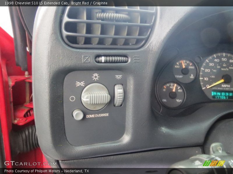 Controls of 1998 S10 LS Extended Cab