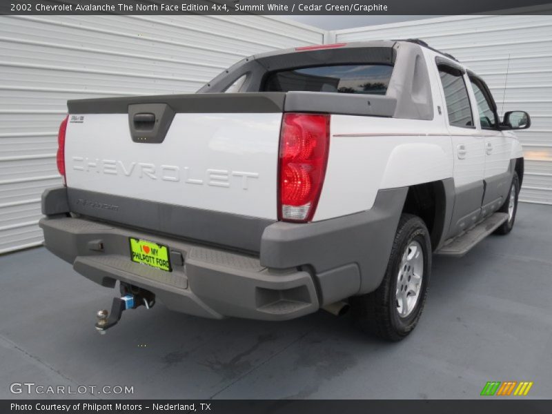 Summit White / Cedar Green/Graphite 2002 Chevrolet Avalanche The North Face Edition 4x4
