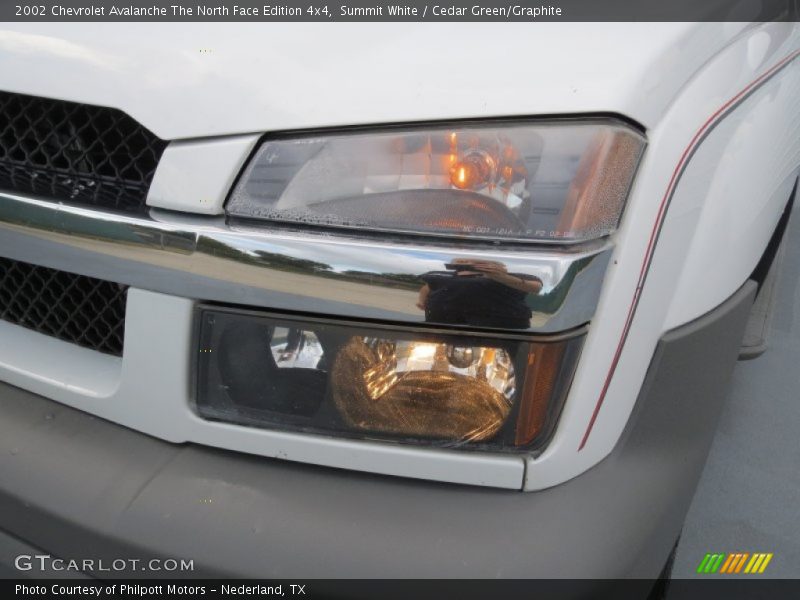 Summit White / Cedar Green/Graphite 2002 Chevrolet Avalanche The North Face Edition 4x4