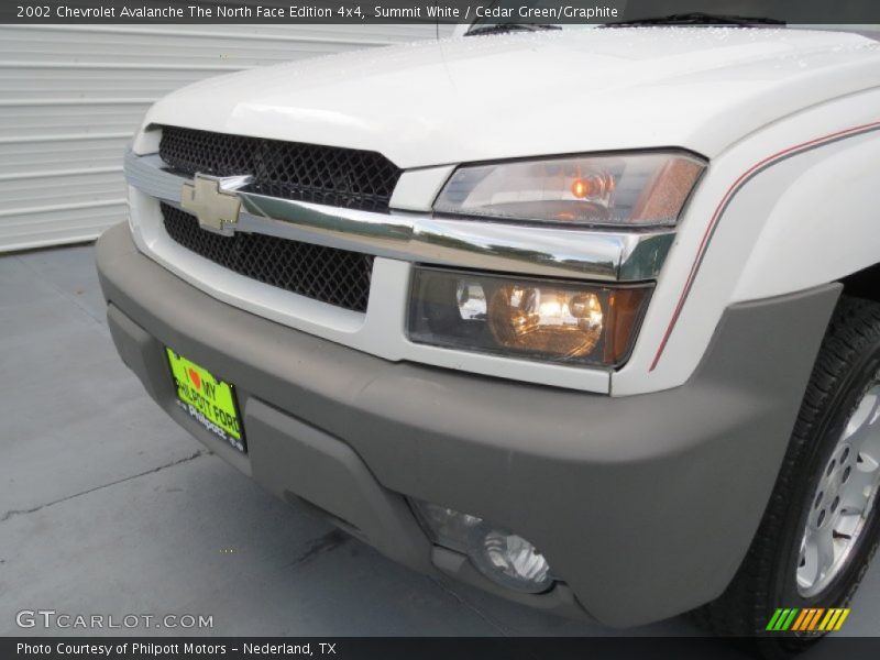 Summit White / Cedar Green/Graphite 2002 Chevrolet Avalanche The North Face Edition 4x4