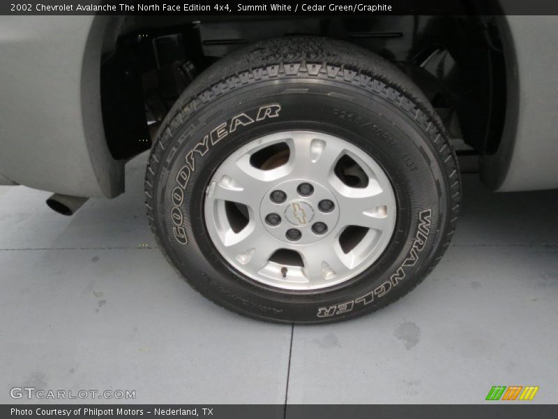 Summit White / Cedar Green/Graphite 2002 Chevrolet Avalanche The North Face Edition 4x4