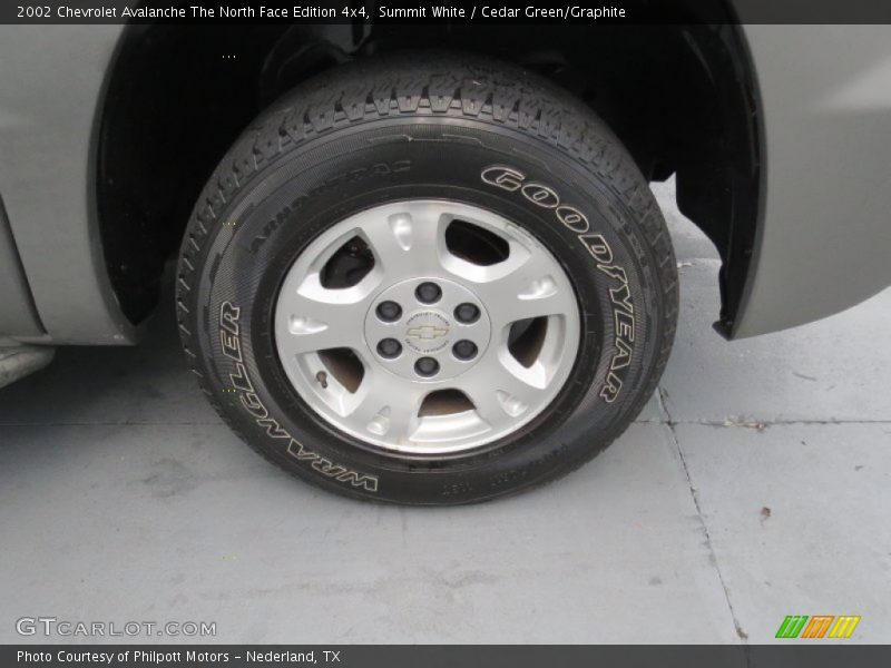 Summit White / Cedar Green/Graphite 2002 Chevrolet Avalanche The North Face Edition 4x4