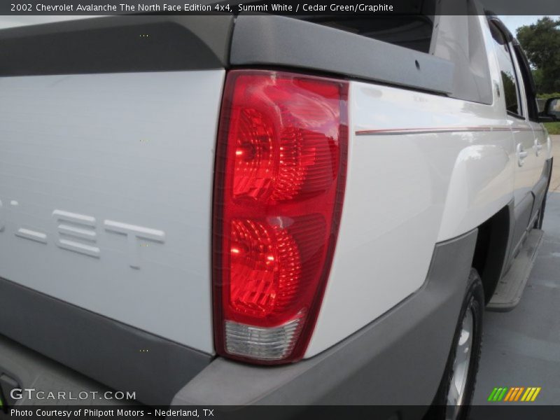Summit White / Cedar Green/Graphite 2002 Chevrolet Avalanche The North Face Edition 4x4
