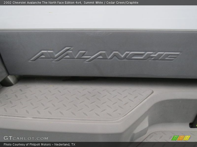 Summit White / Cedar Green/Graphite 2002 Chevrolet Avalanche The North Face Edition 4x4