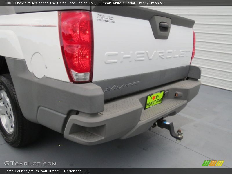 Summit White / Cedar Green/Graphite 2002 Chevrolet Avalanche The North Face Edition 4x4