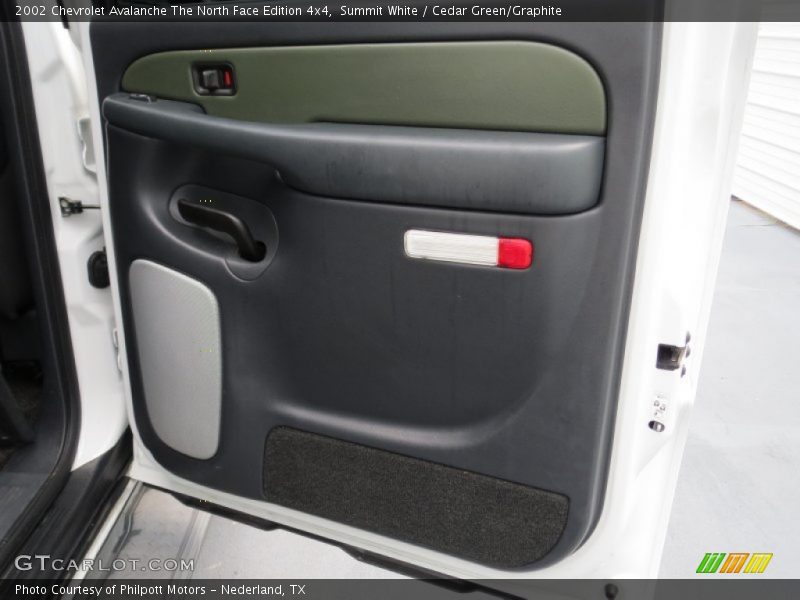 Door Panel of 2002 Avalanche The North Face Edition 4x4