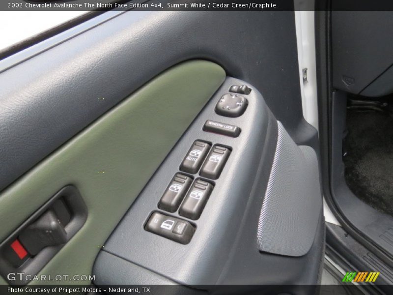 Controls of 2002 Avalanche The North Face Edition 4x4
