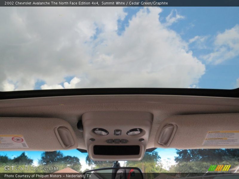 Summit White / Cedar Green/Graphite 2002 Chevrolet Avalanche The North Face Edition 4x4