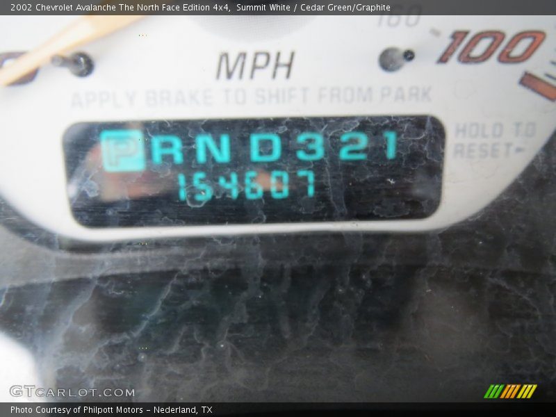 Summit White / Cedar Green/Graphite 2002 Chevrolet Avalanche The North Face Edition 4x4