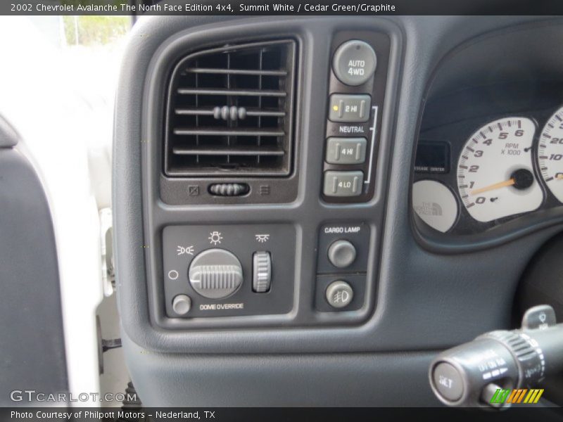 Controls of 2002 Avalanche The North Face Edition 4x4
