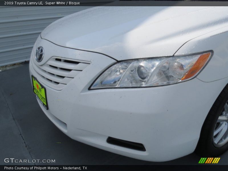 Super White / Bisque 2009 Toyota Camry LE