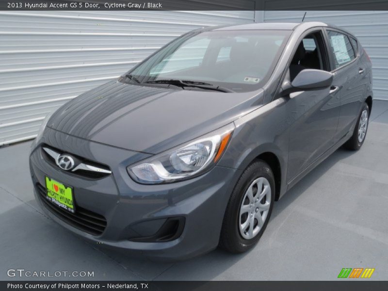 Front 3/4 View of 2013 Accent GS 5 Door