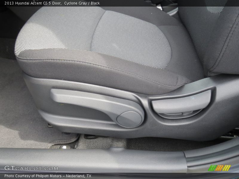 Front Seat of 2013 Accent GS 5 Door