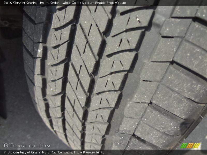 White Gold / Medium Pebble Beige/Cream 2010 Chrysler Sebring Limited Sedan