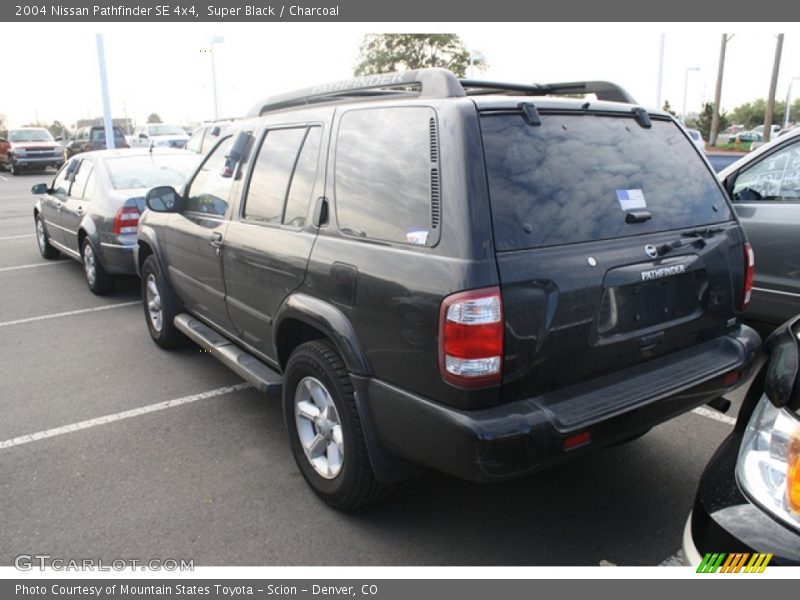 Super Black / Charcoal 2004 Nissan Pathfinder SE 4x4