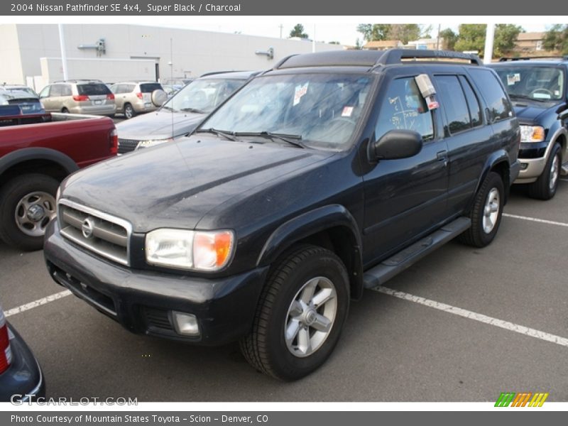 Super Black / Charcoal 2004 Nissan Pathfinder SE 4x4