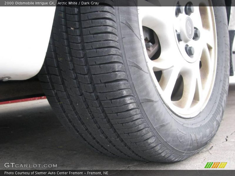 Arctic White / Dark Gray 2000 Oldsmobile Intrigue GX