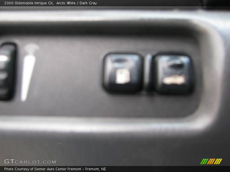 Arctic White / Dark Gray 2000 Oldsmobile Intrigue GX