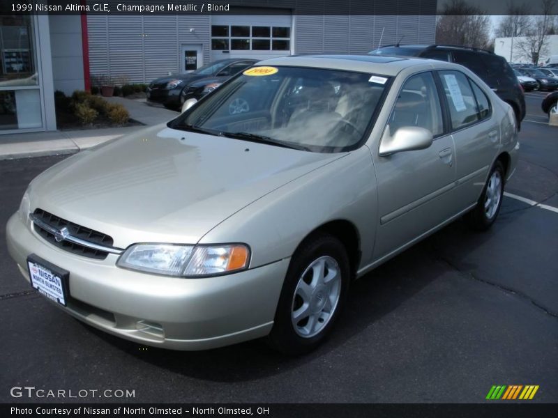 Champagne Metallic / Blond 1999 Nissan Altima GLE