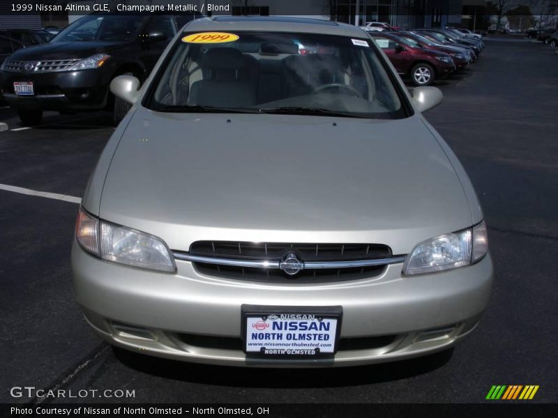 Champagne Metallic / Blond 1999 Nissan Altima GLE