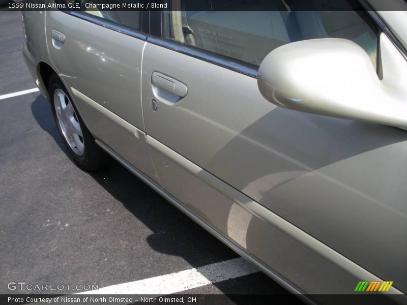 Champagne Metallic / Blond 1999 Nissan Altima GLE