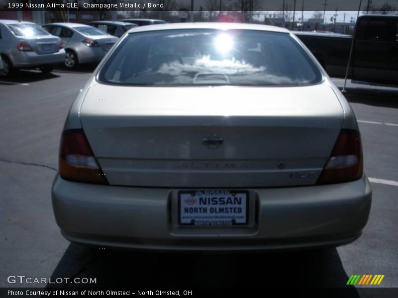 Champagne Metallic / Blond 1999 Nissan Altima GLE