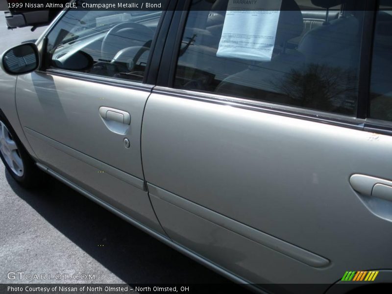 Champagne Metallic / Blond 1999 Nissan Altima GLE