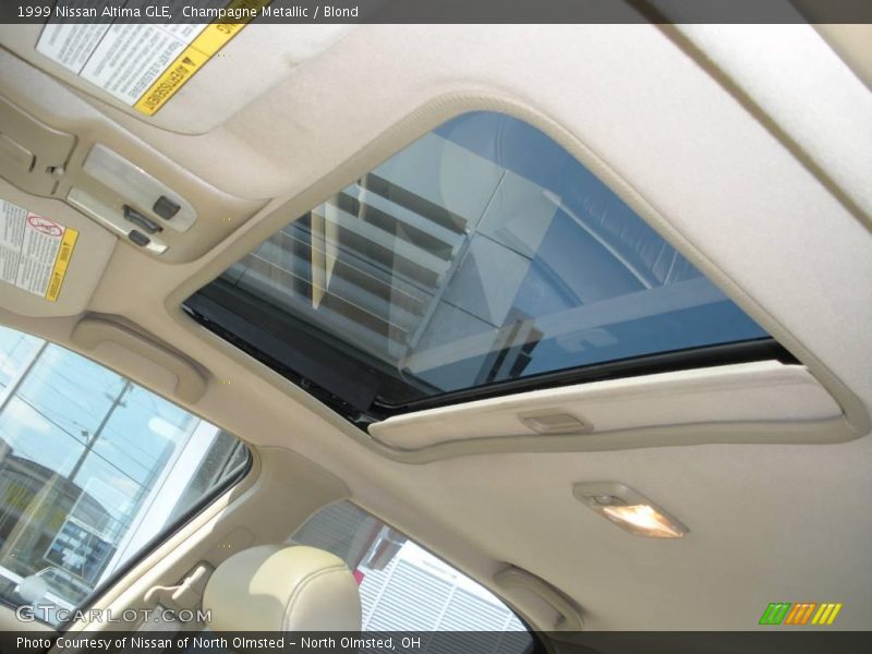 Champagne Metallic / Blond 1999 Nissan Altima GLE