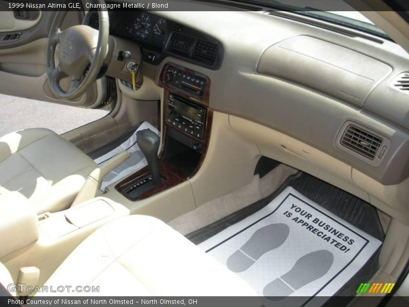 Champagne Metallic / Blond 1999 Nissan Altima GLE