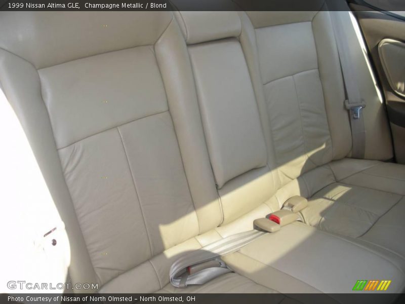 Champagne Metallic / Blond 1999 Nissan Altima GLE