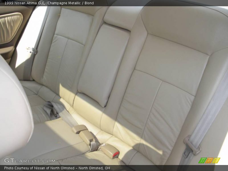 Champagne Metallic / Blond 1999 Nissan Altima GLE