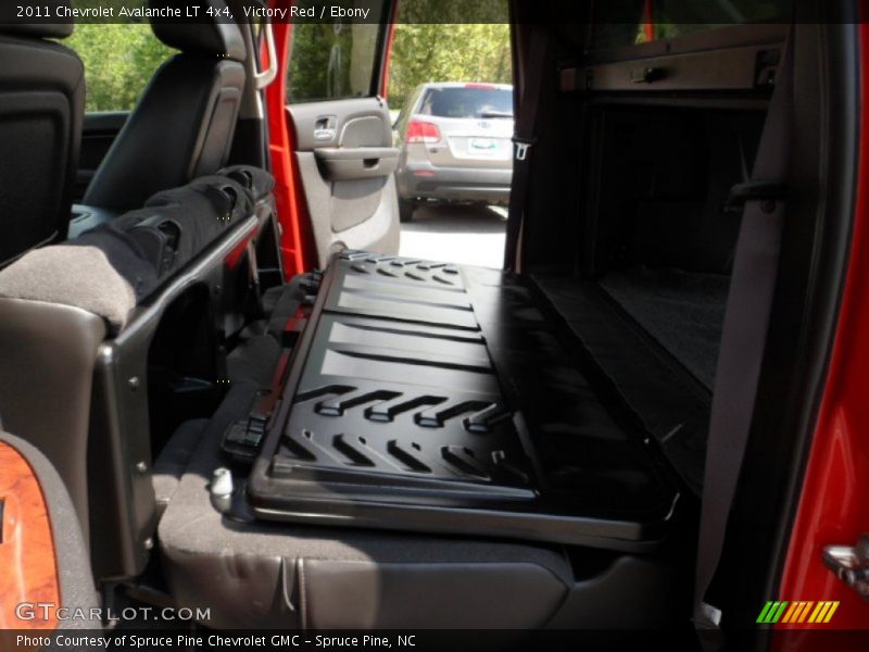 Victory Red / Ebony 2011 Chevrolet Avalanche LT 4x4