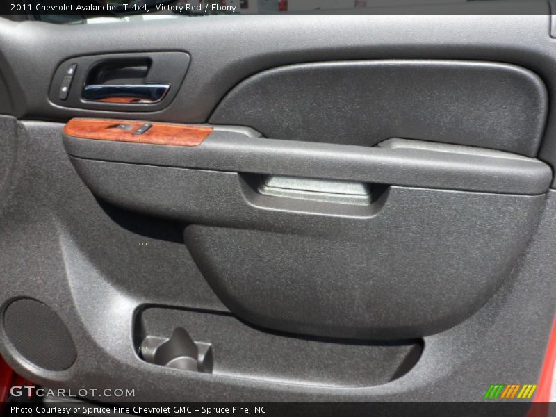 Victory Red / Ebony 2011 Chevrolet Avalanche LT 4x4