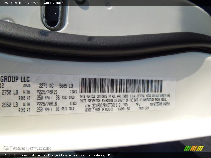 White / Black 2013 Dodge Journey SE