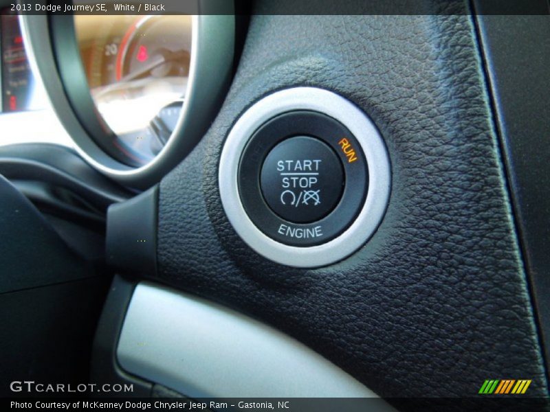 White / Black 2013 Dodge Journey SE
