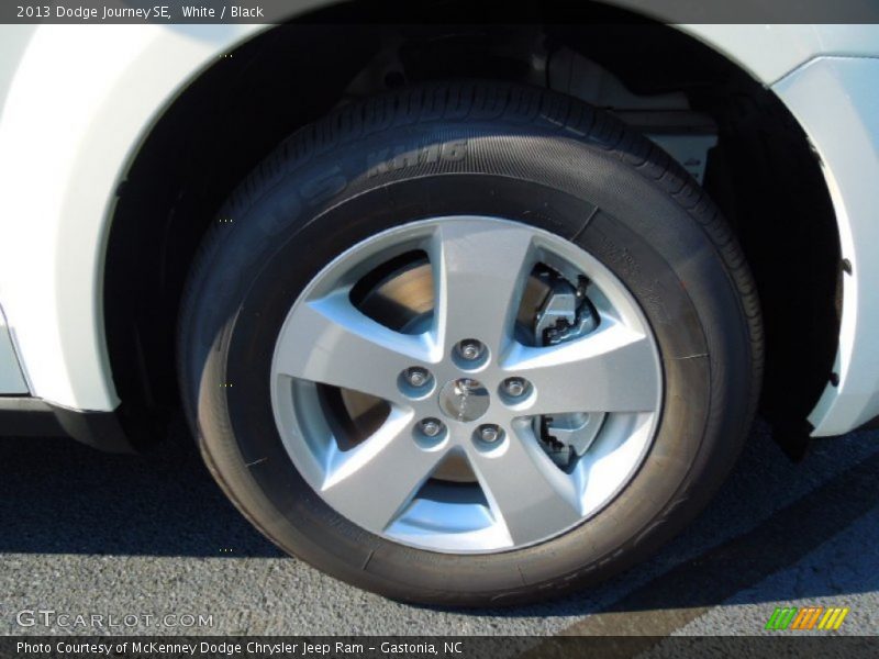 White / Black 2013 Dodge Journey SE