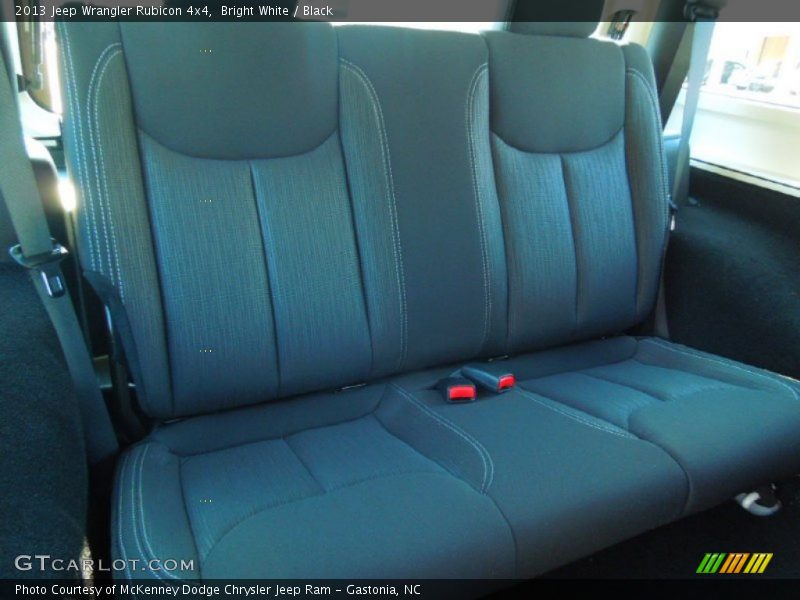 Bright White / Black 2013 Jeep Wrangler Rubicon 4x4