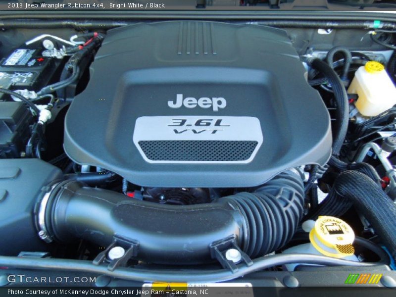 Bright White / Black 2013 Jeep Wrangler Rubicon 4x4