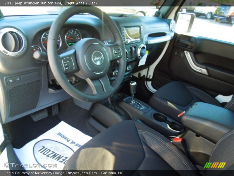 Bright White / Black 2013 Jeep Wrangler Rubicon 4x4