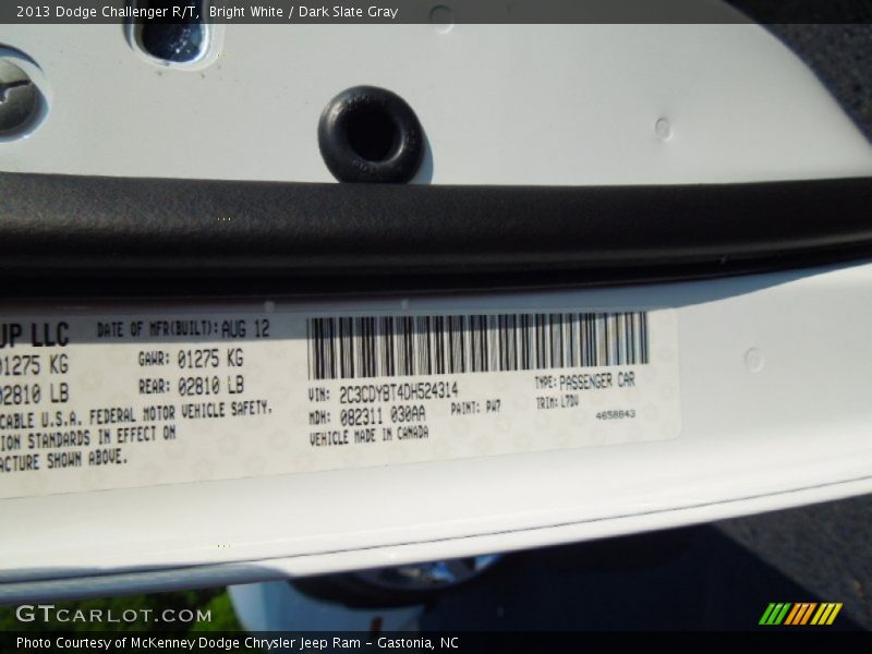 Bright White / Dark Slate Gray 2013 Dodge Challenger R/T