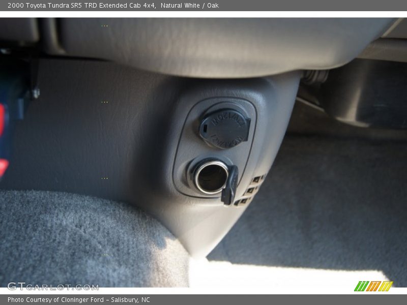 Natural White / Oak 2000 Toyota Tundra SR5 TRD Extended Cab 4x4