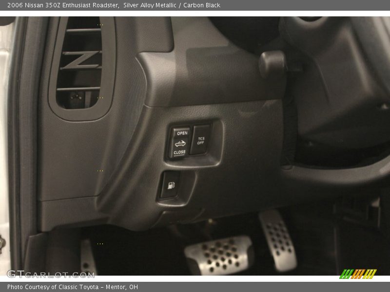 Silver Alloy Metallic / Carbon Black 2006 Nissan 350Z Enthusiast Roadster