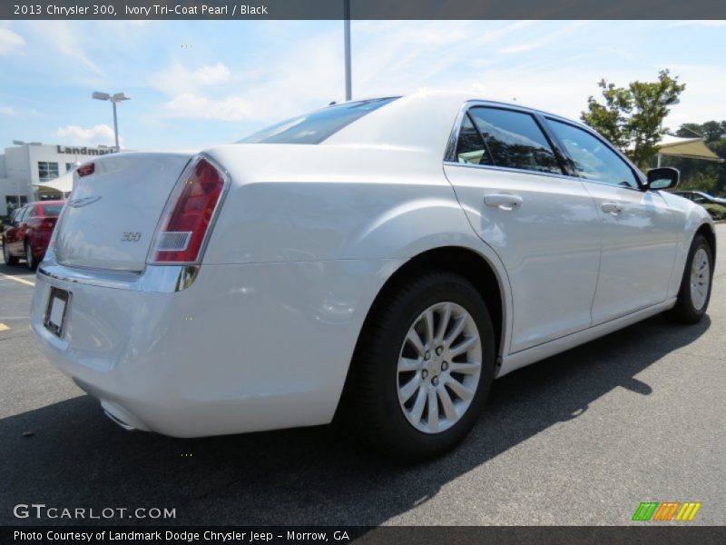Ivory Tri-Coat Pearl / Black 2013 Chrysler 300