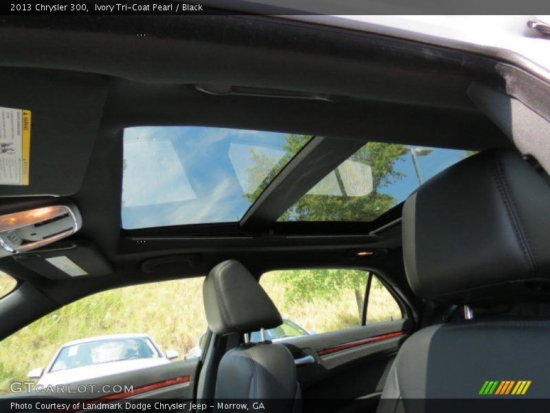 Ivory Tri-Coat Pearl / Black 2013 Chrysler 300