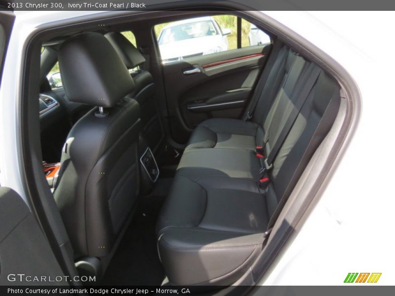 Ivory Tri-Coat Pearl / Black 2013 Chrysler 300