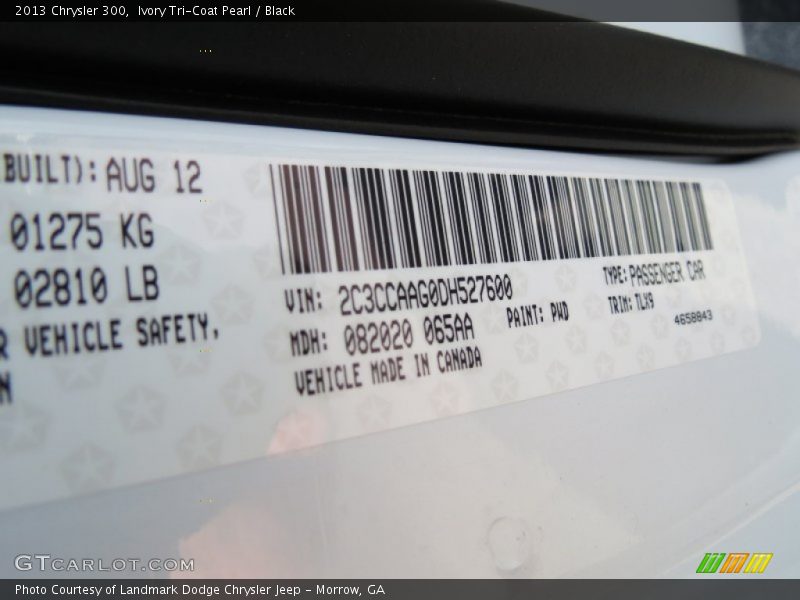 Ivory Tri-Coat Pearl / Black 2013 Chrysler 300